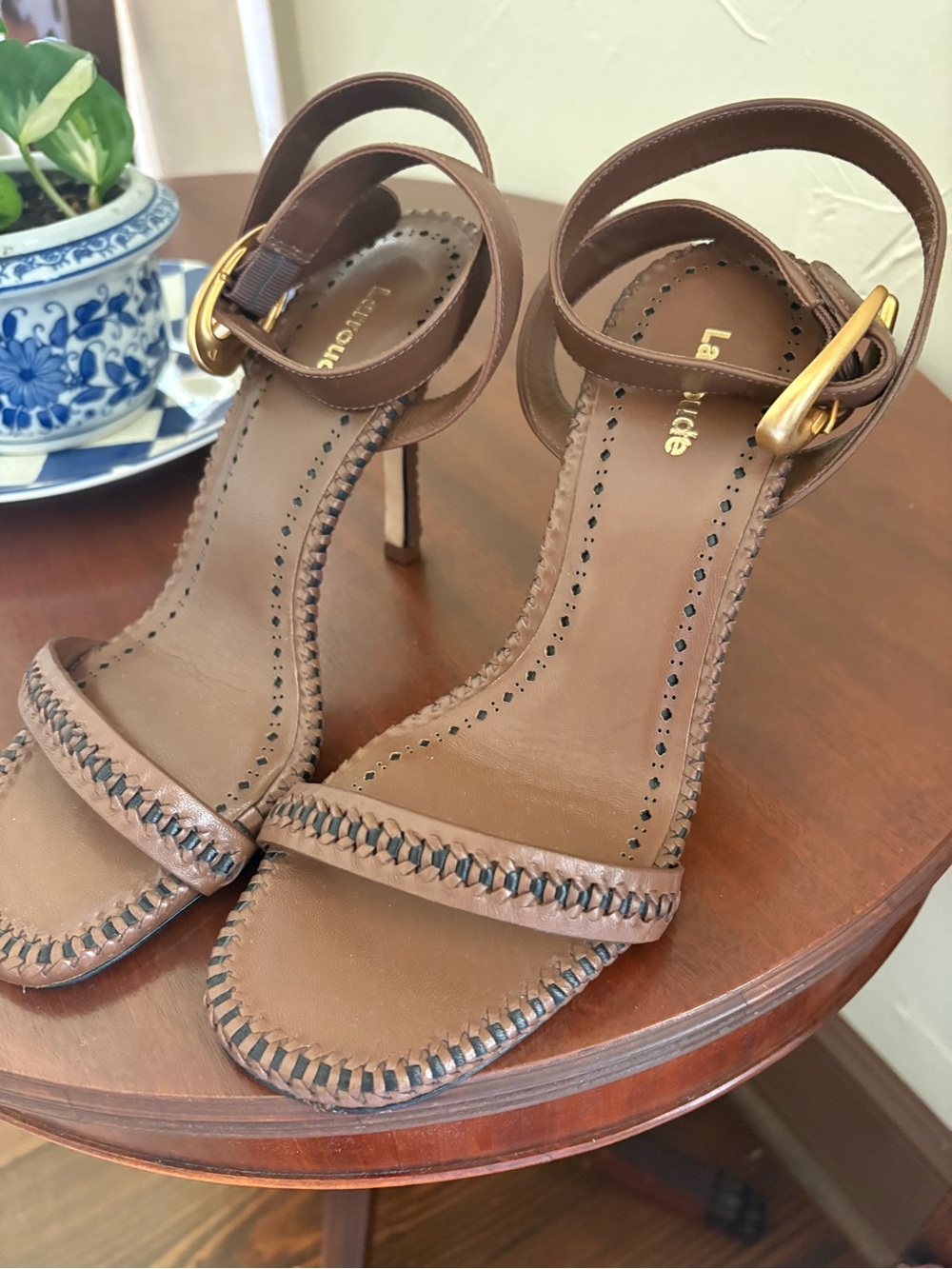 NEW Larroudé Verona stiletto sandals in a burnt umber leather size 7.5